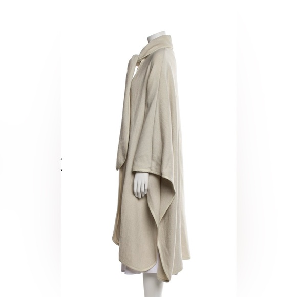 Nili Lotan Cape Elegant Cool - wool, alpaca, lambskin trim, cowhide buttons - Picture 5 of 13